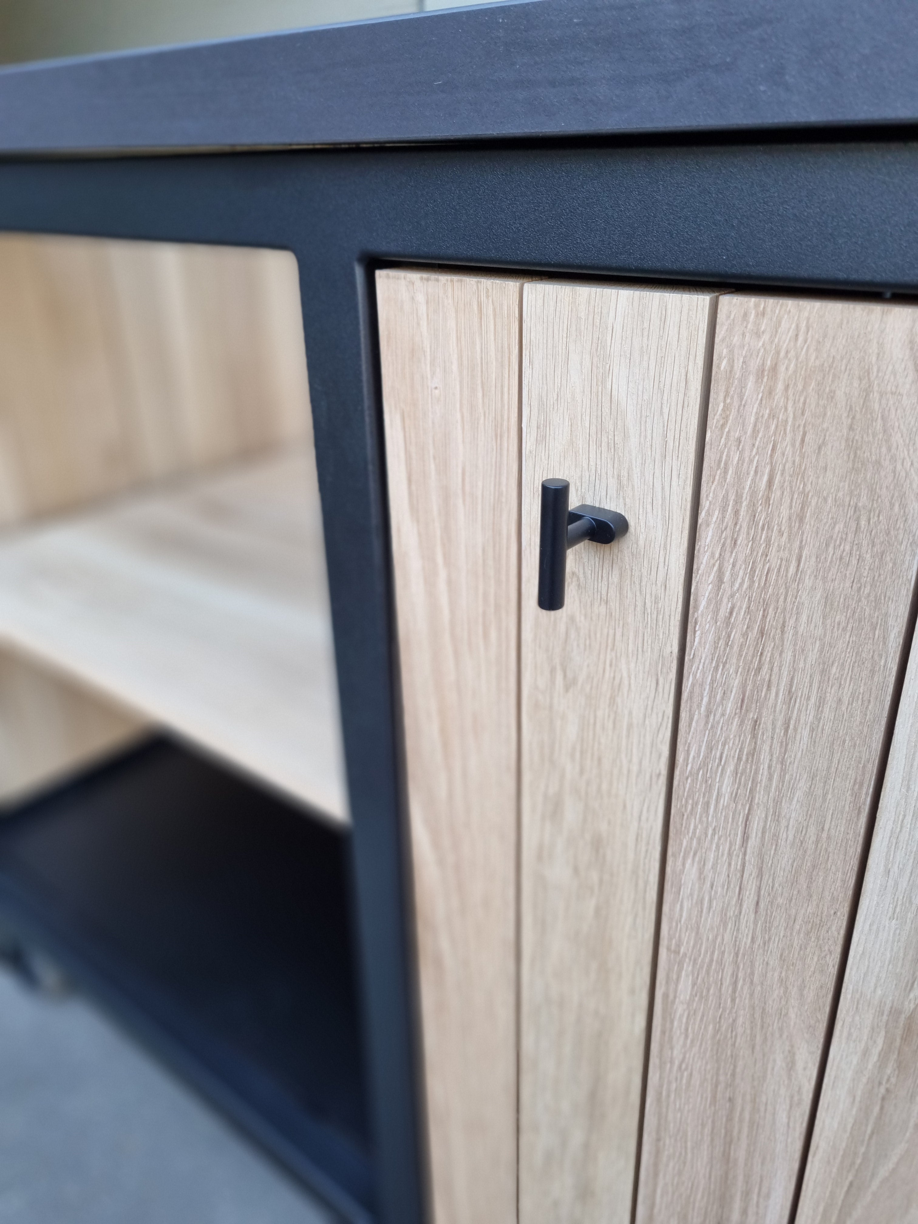Elements Medium - Nero - Pure eiken met Sirius werkblad